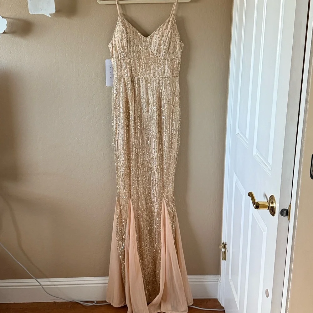 Azazie Women’s Missord Zip back godet hem Glittery Gold/Nude Long Dress Medium - Picture 3 of 17
